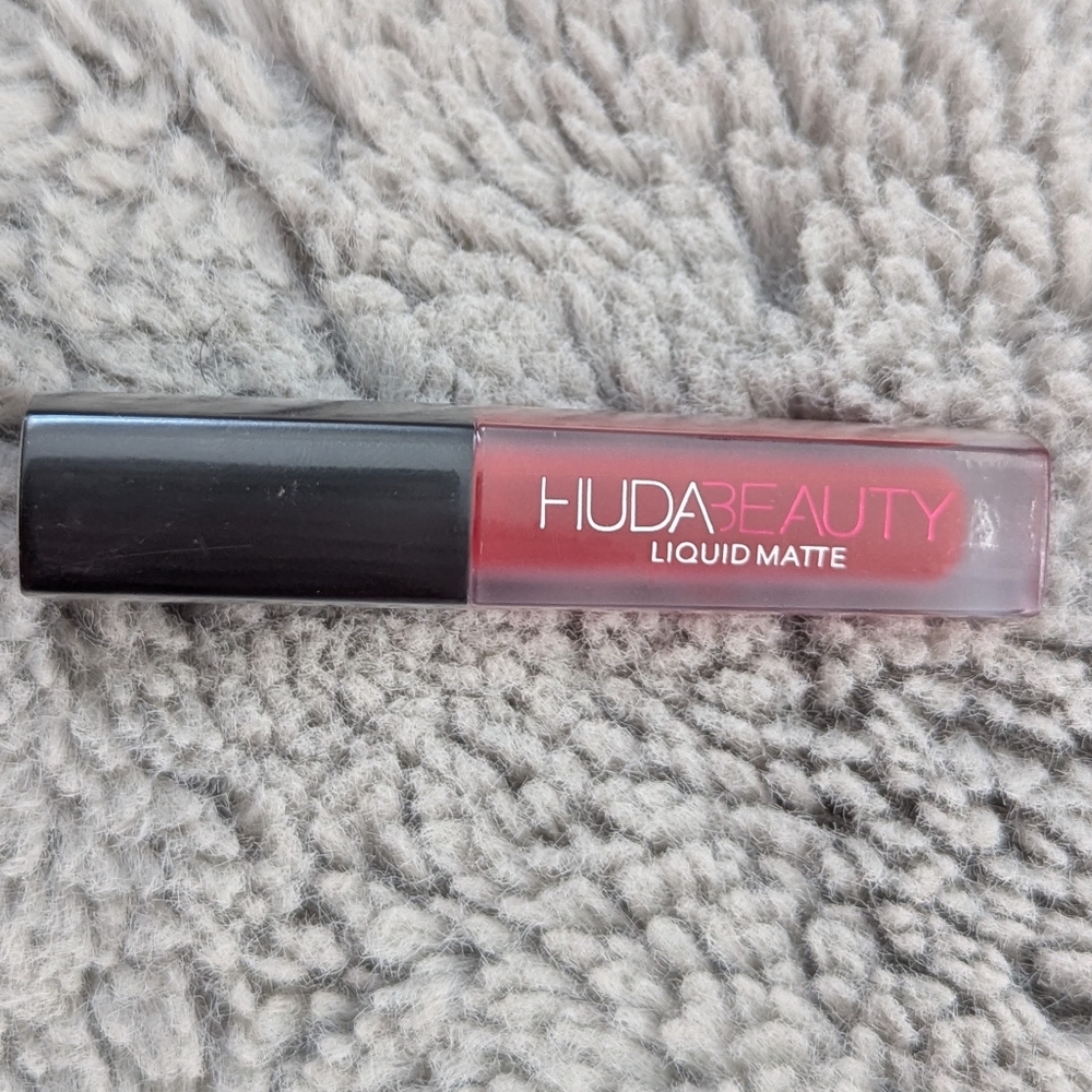 Huda Beauty Liquid Matte Lipstick | Miss America (Mini Size)